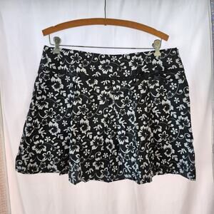 Sfuzi Black and White Short Pleated Zipper Skirt Size‎ L